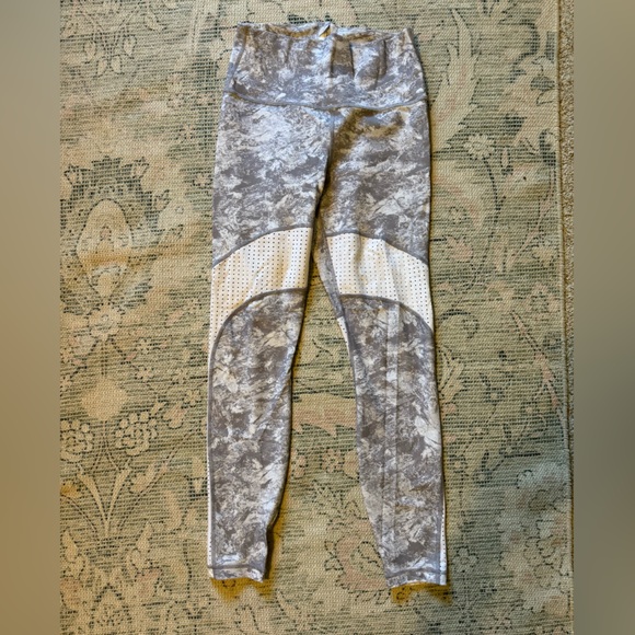Lululemon Size 8 Grey and White Perforated Mesh Leggings 28” Zipper Waist - Picture 2 of 9